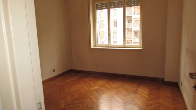 2 locali ampio zona P.za Firenze
