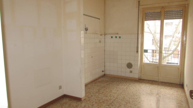 2 locali ampio zona P.za Firenze