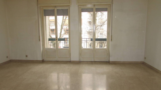 2 locali ampio zona P.za Firenze