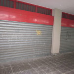 Negozio 2 luci zona Barona con box collegato