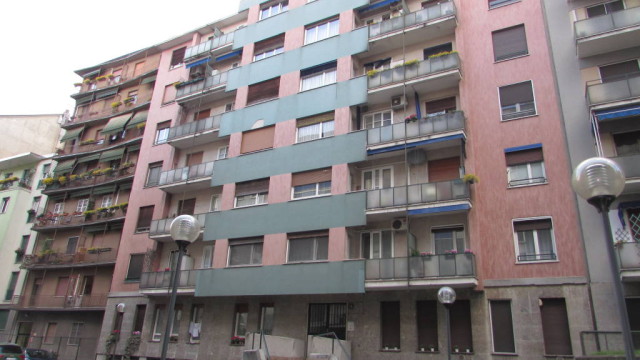 2 locali molto ampio Via Lorenteggio – Bolivar