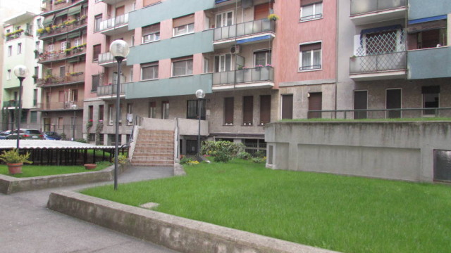 2 locali molto ampio Via Lorenteggio – Bolivar