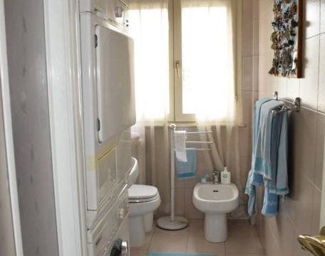 140 mq Piazza Frattini divisibile in due appartamenti 140 mq Piazza Frattini divisibile in due appartamenti