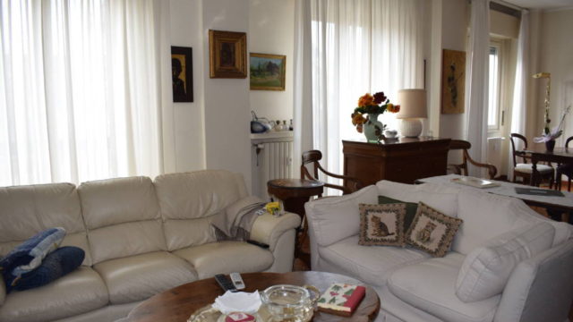 140 mq Piazza Frattini divisibile in due appartamenti 140 mq Piazza Frattini divisibile in due appartamenti