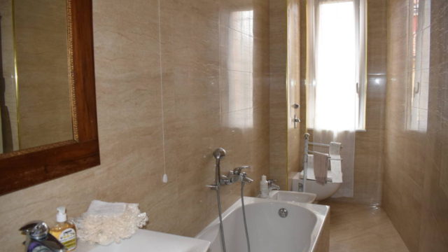 140 mq Piazza Frattini divisibile in due appartamenti 140 mq Piazza Frattini divisibile in due appartamenti