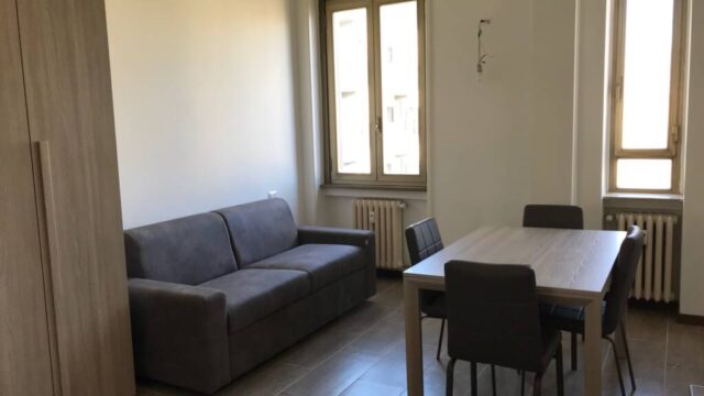 Monolocale ampio Via Foppa