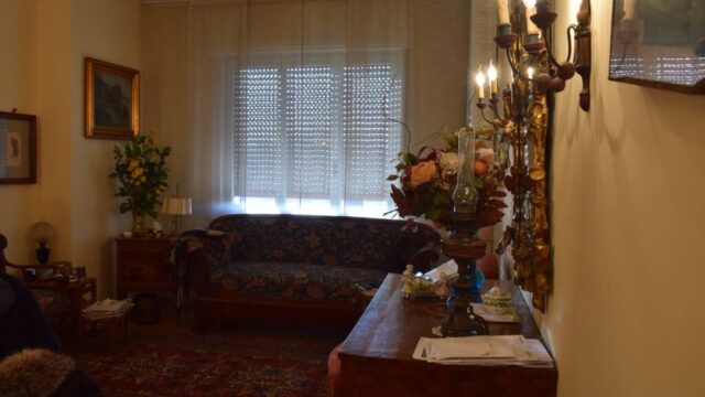 Quadrilocale Piazza Vesuvio – Dezza Quadrilocale Piazza Vesuvio – Dezza