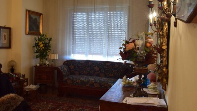 Quadrilocale Piazza Vesuvio – Dezza Quadrilocale Piazza Vesuvio – Dezza