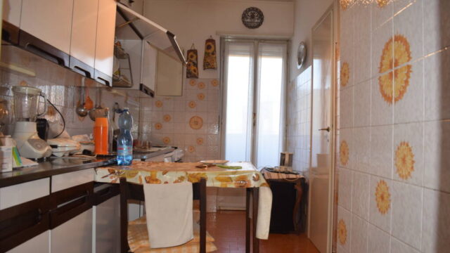 Quadrilocale Piazza Vesuvio – Dezza Quadrilocale Piazza Vesuvio – Dezza